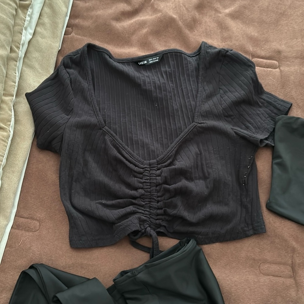 3 black crop tops